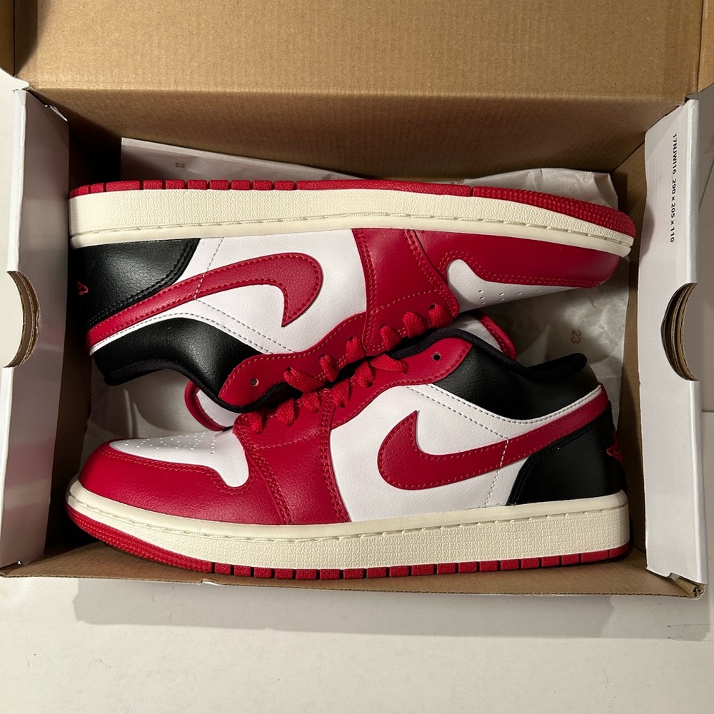 Jordan 1 Low Reverse Black Toe